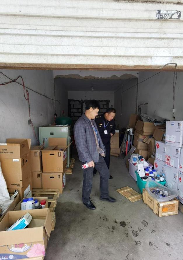 公司租赁使用,临时仓库内存有一定数量的硝酸,甲醇,乙腈等危险化学品